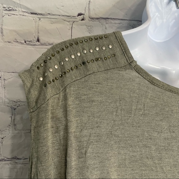 Large Blouse With Embellished Shoulders - Picture 6 of 7